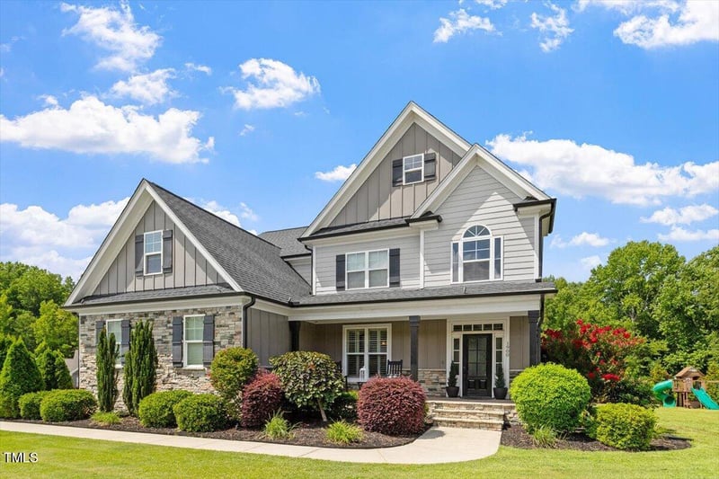 1900 Offside Ct, Fuquay Varina, NC 27526