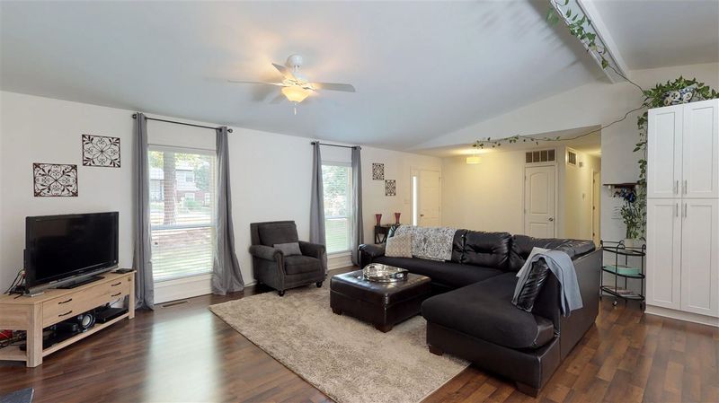 1900 Talloway Dr, Cary, NC 27511