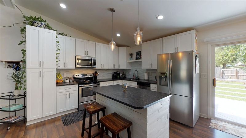 1900 Talloway Dr, Cary, NC 27511