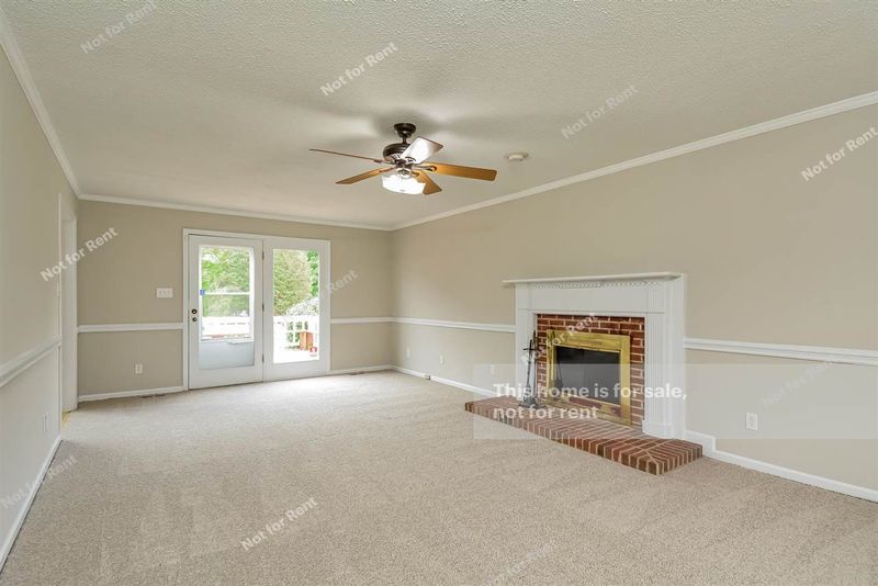 1901 Creekview Dr, Clayton, NC 27520