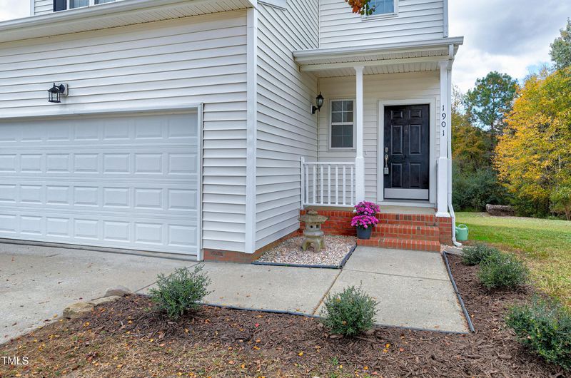 1901 Shadow Glen Dr, Raleigh, NC 27604