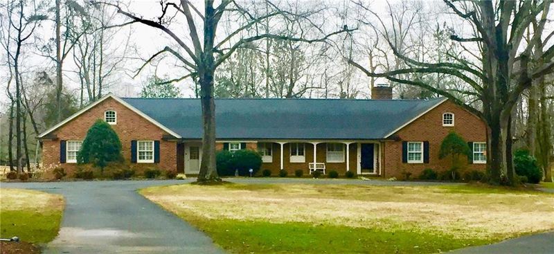 1901 W Lake Dr, Burlington, NC 27215