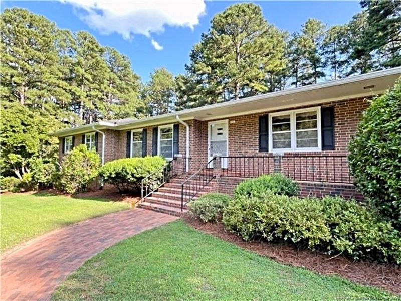 1903 Hamilton Dr, Sanford, NC 27330