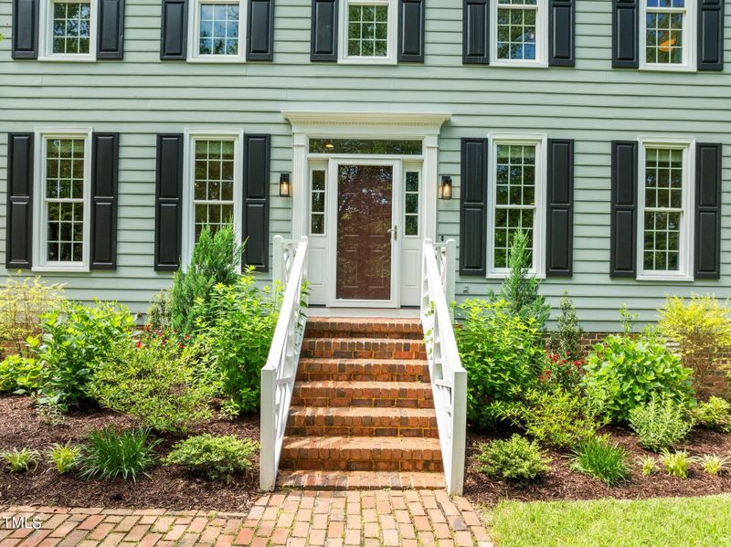 1904 Bearkling Pl, Chapel Hill, NC 27517