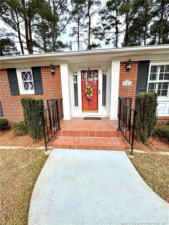 1904 Hamilton Dr, Sanford, NC 27330