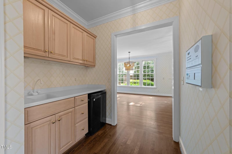 1904 Mcdonald Ln, Raleigh, NC 27608