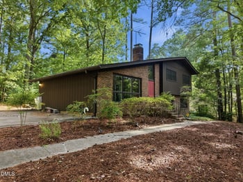 1904 Overland Dr, Chapel Hill, NC 27517