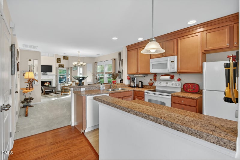 1905 Bartlett Cir, Hillsborough, NC 27278