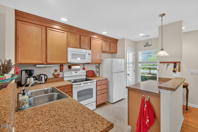 1905 Bartlett Cir, Hillsborough, NC 27278
