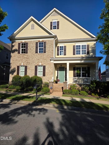 1905 Green Oaks Pw, Holly Springs, NC 27540