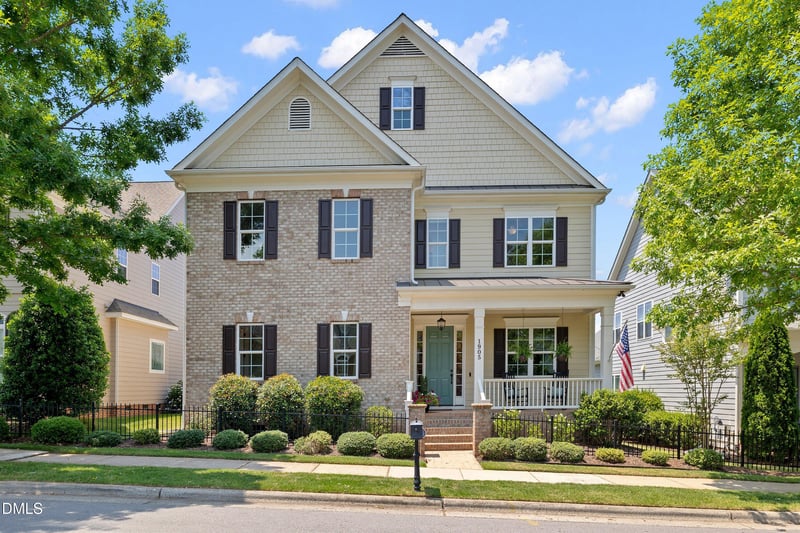 1905 Green Oaks Pw, Holly Springs, NC 27540