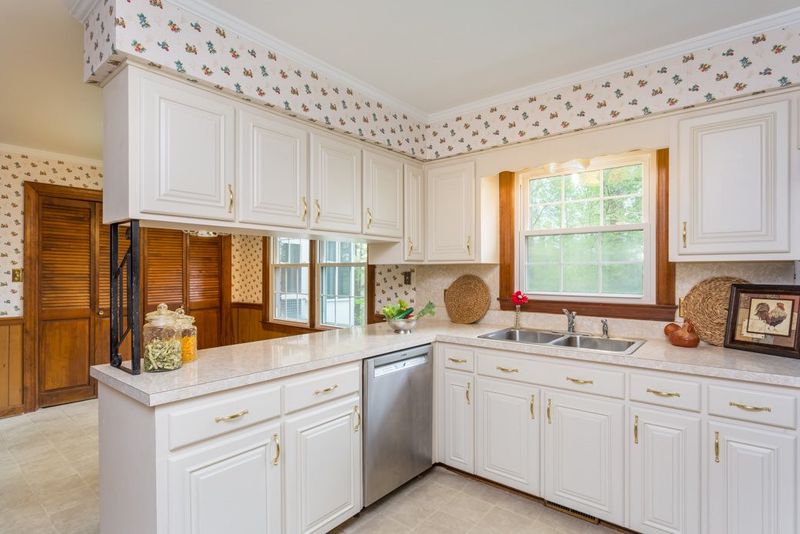 1905 Hillock Dr, Raleigh, NC 27612