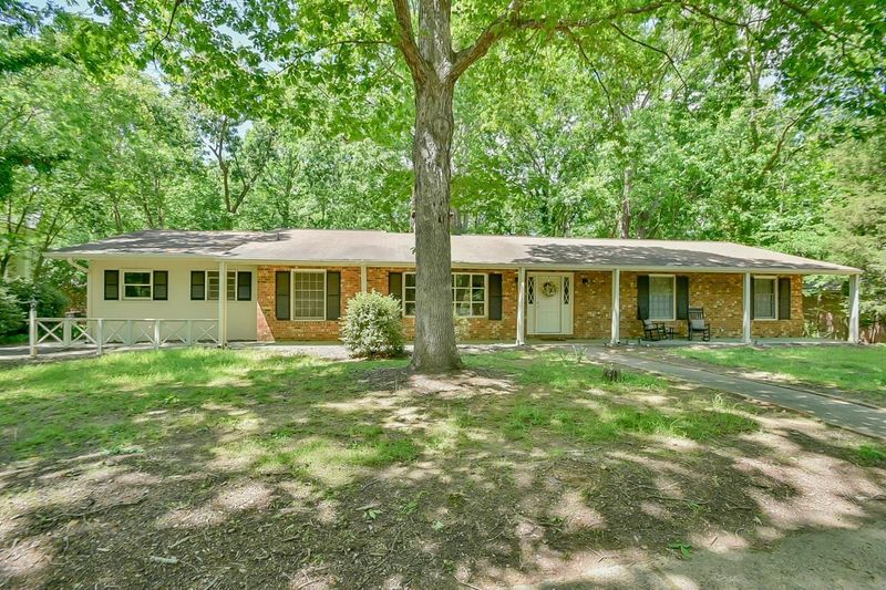 1905 Rolling Rd, Chapel Hill, NC 27514