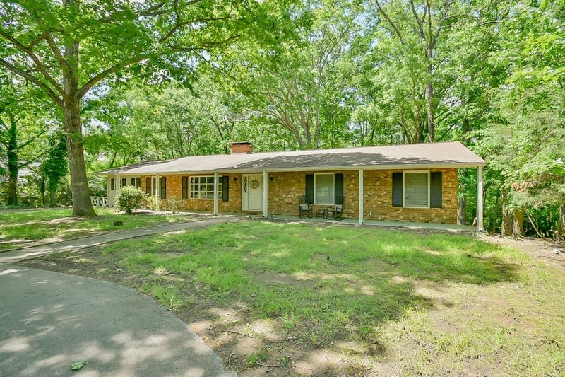 1905 Rolling Rd, Chapel Hill, NC 27514