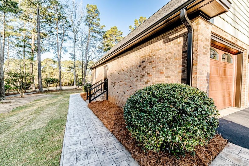 1905 Wedgewood Dr, Sanford, NC 27332