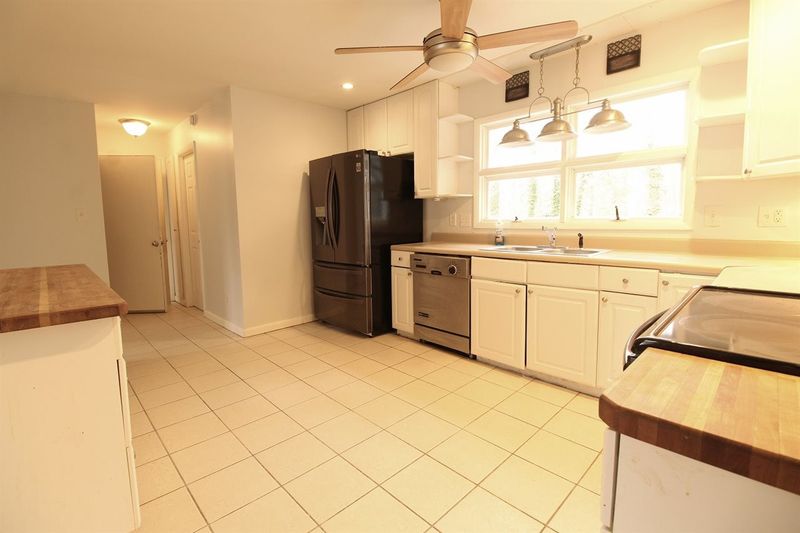 1905 White Plains Rd, Chapel Hill, NC 27517