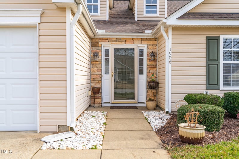 1906 Holly Knoll Ln, Fuquay Varina, NC 27526