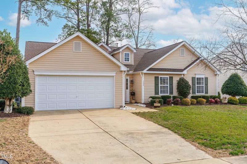 1906 Holly Knoll Ln, Fuquay Varina, NC 27526