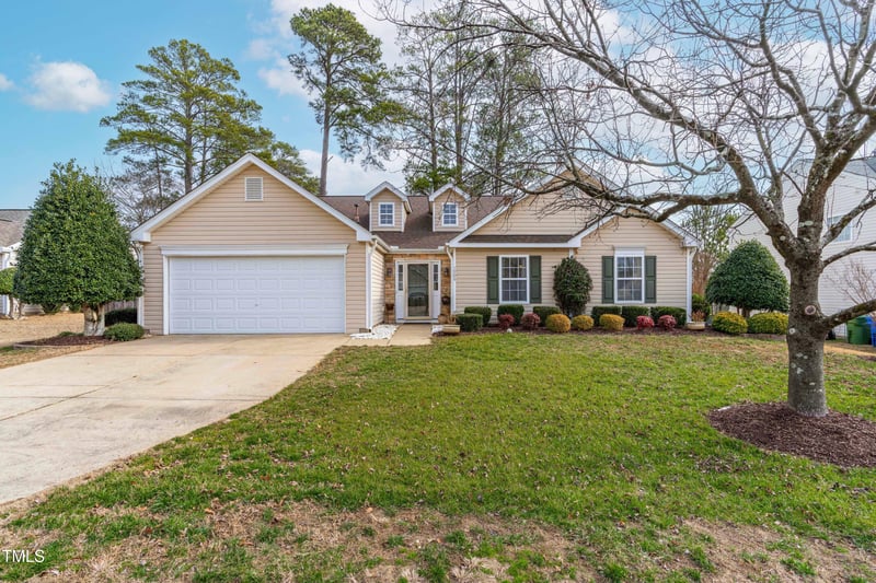 1906 Holly Knoll Ln, Fuquay Varina, NC 27526
