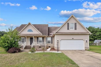 1906 Sunshine Ct, Hope Mills, NC 28348