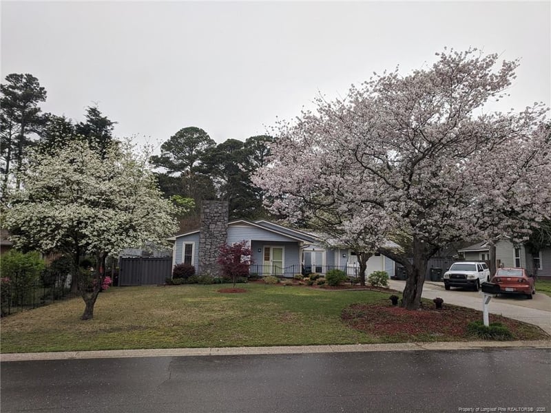 1907 Devlin Dr, Fayetteville, NC 28303