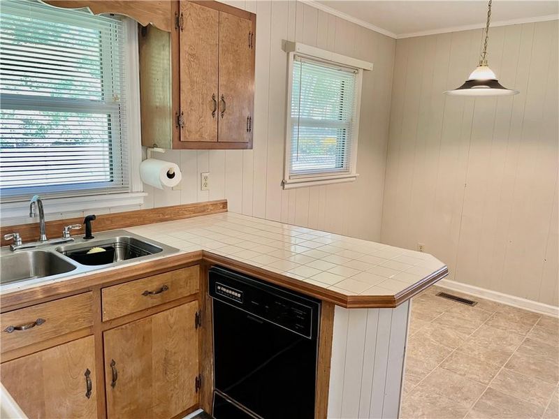 1907 Whitsett St, Burlington, NC 27215
