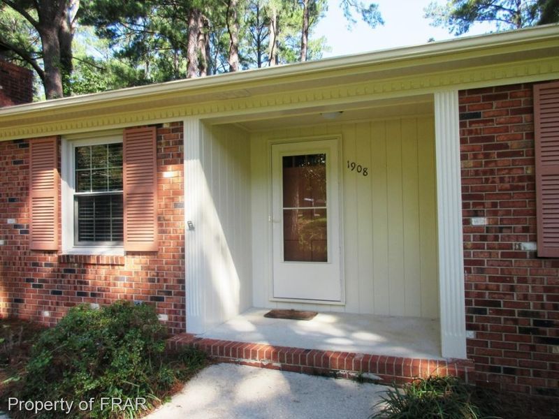 1908 Hamilton Dr, Sanford, NC 27330