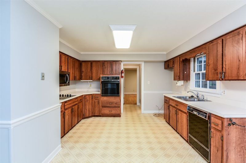 1908 Hillock Dr, Raleigh, NC 27612