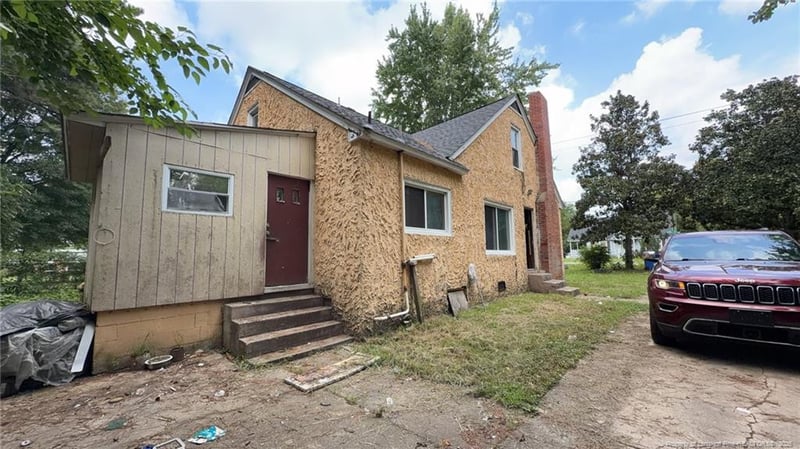 1908 Sapona Rd, Fayetteville, NC 28312