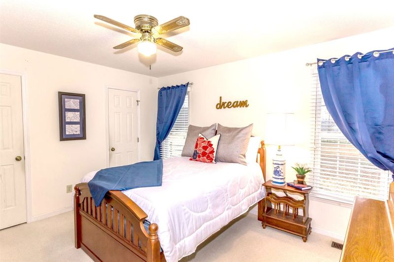 1908 Twin Lake Dr, Holly Springs, NC 27540
