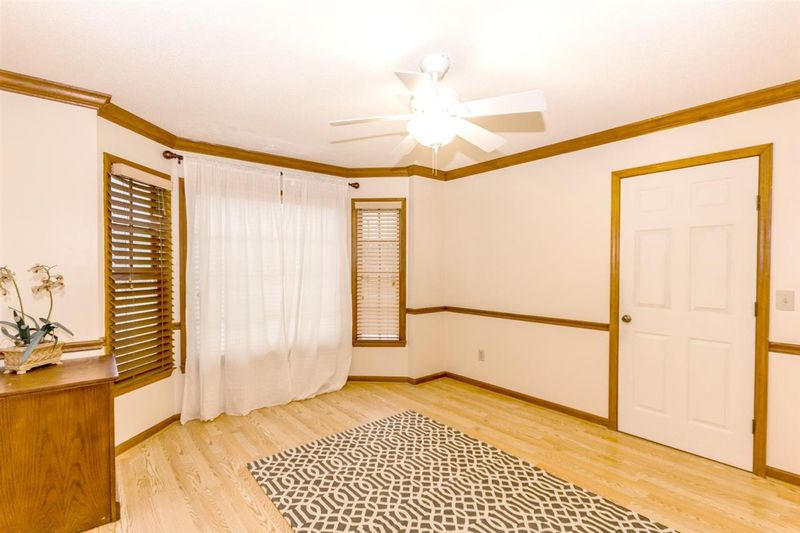 1908 Twin Lake Dr, Holly Springs, NC 27540