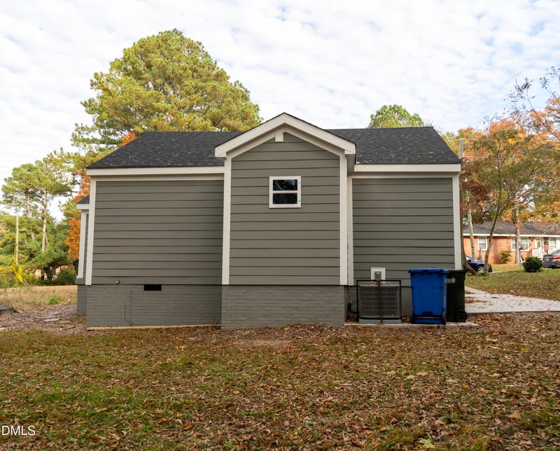 1909 Overlook Dr, Fayetteville, NC 28301