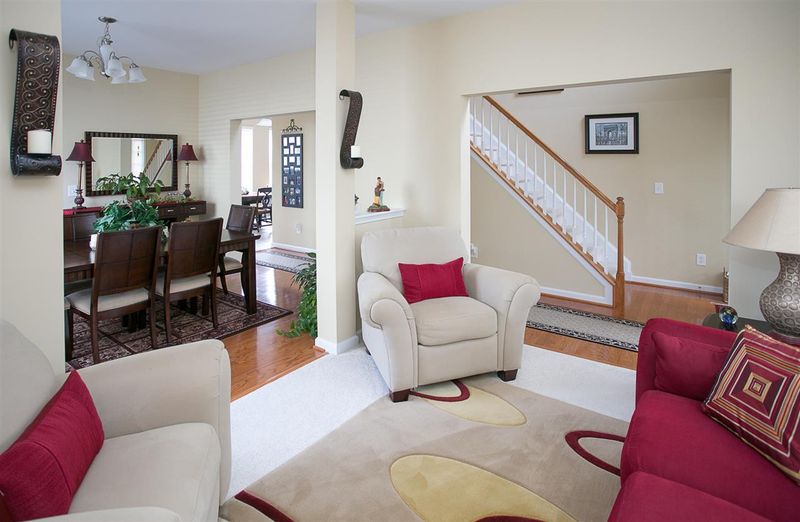 1909 Pear Tree Ln, Durham, NC 27703