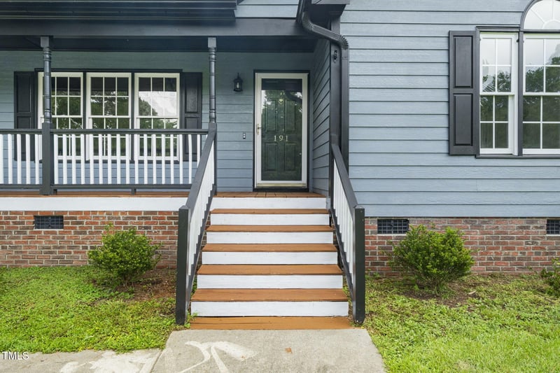 191 Ridge Way Ln, Clayton, NC 27520