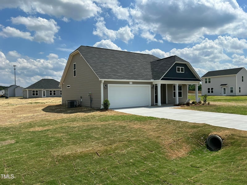 1910 Elephant Ln, Hope Mills, NC 28348