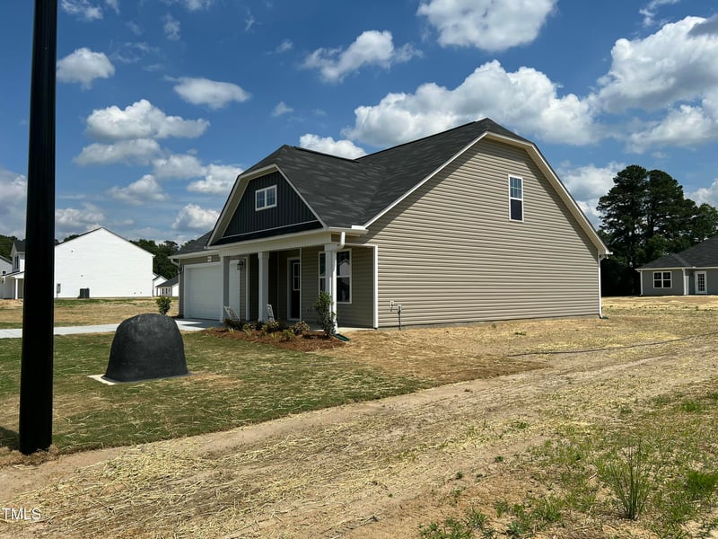 1910 Elephant Ln, Hope Mills, NC 28348