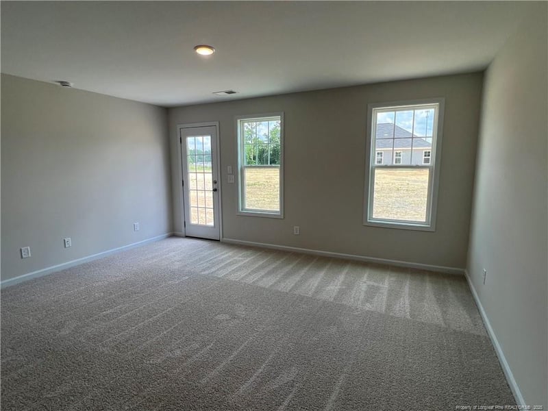 1910 Elephant Ln, Hope Mills, NC 28348