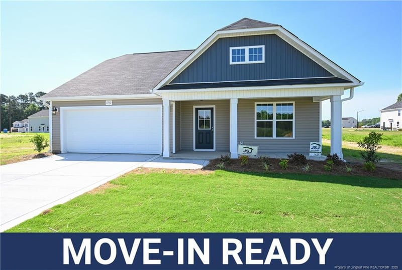 1910 Elephant Ln, Hope Mills, NC 28348