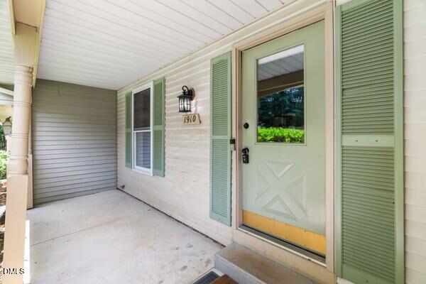 1910 Fox Sterling Dr, Raleigh, NC 27606