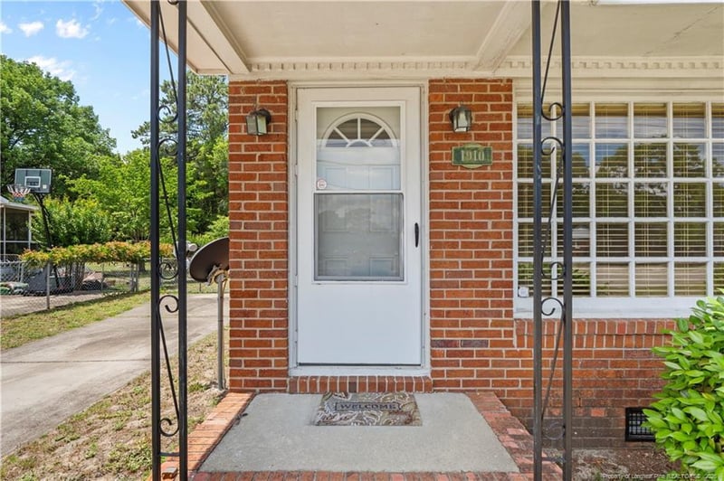 1910 Ireland Dr, Fayetteville, NC 28304
