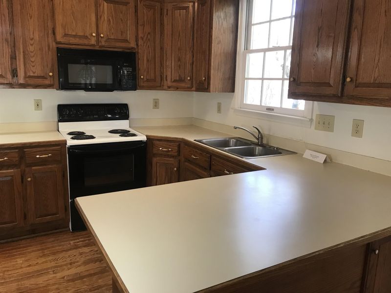 1911 Bearkling Pl, Chapel Hill, NC 27517