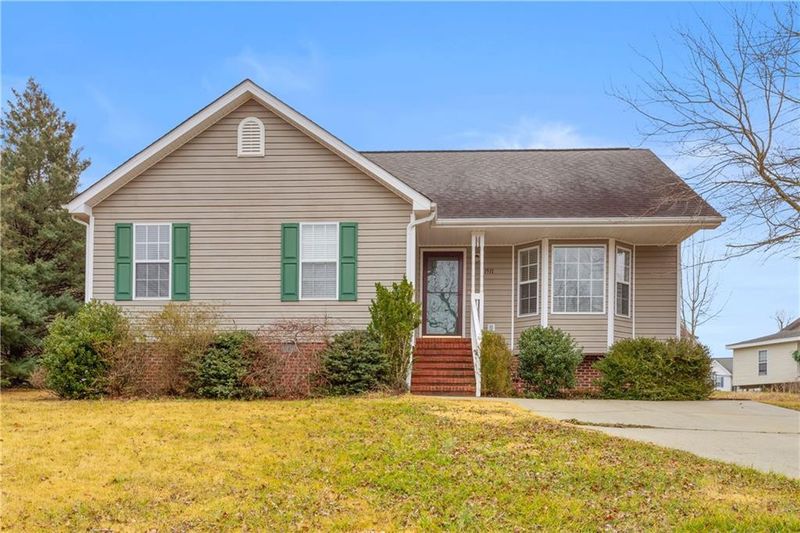 1911 Cedar Ridge Dr, Burlington, NC 27217
