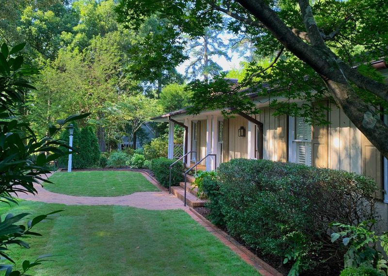 1911 Mcdonald Ln, Raleigh, NC 27608