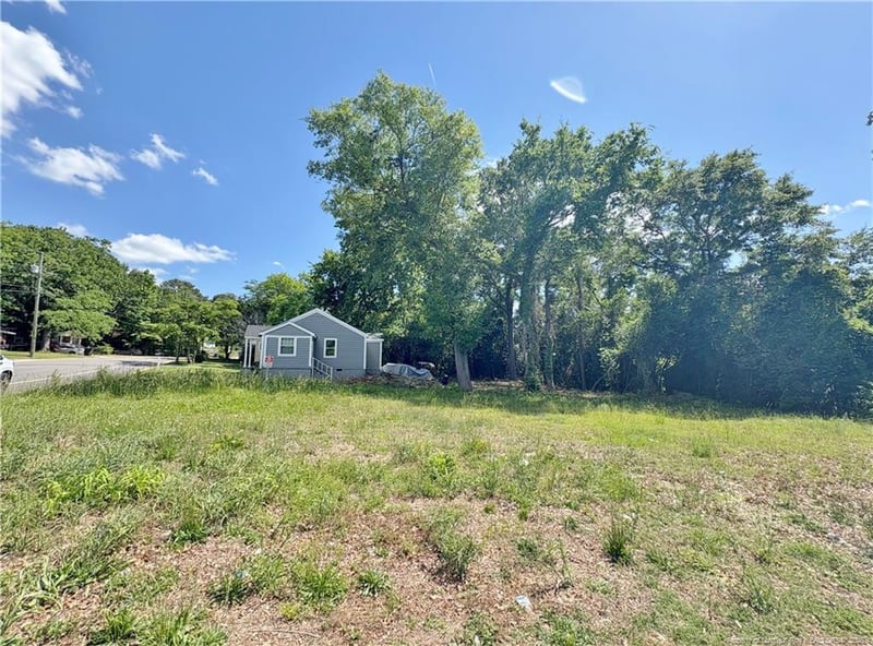 1911 Overlook Dr, Fayetteville, NC 28301
