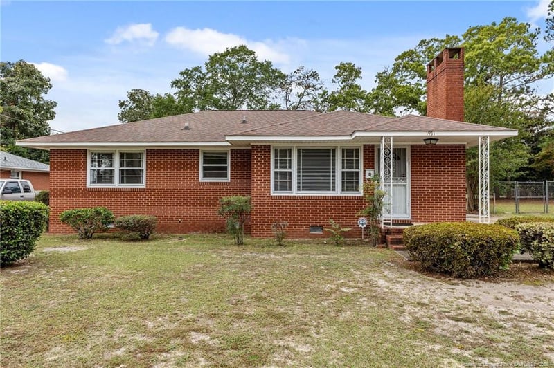 1911 Seabrook Rd, Fayetteville, NC 28301