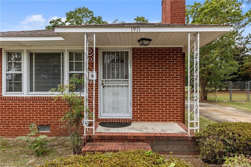 1911 Seabrook Rd, Fayetteville, NC 28301