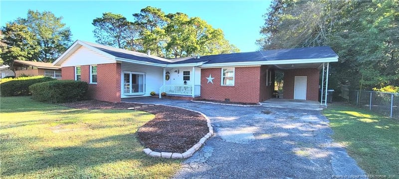 1911 Wendover Dr, Fayetteville, NC 28304