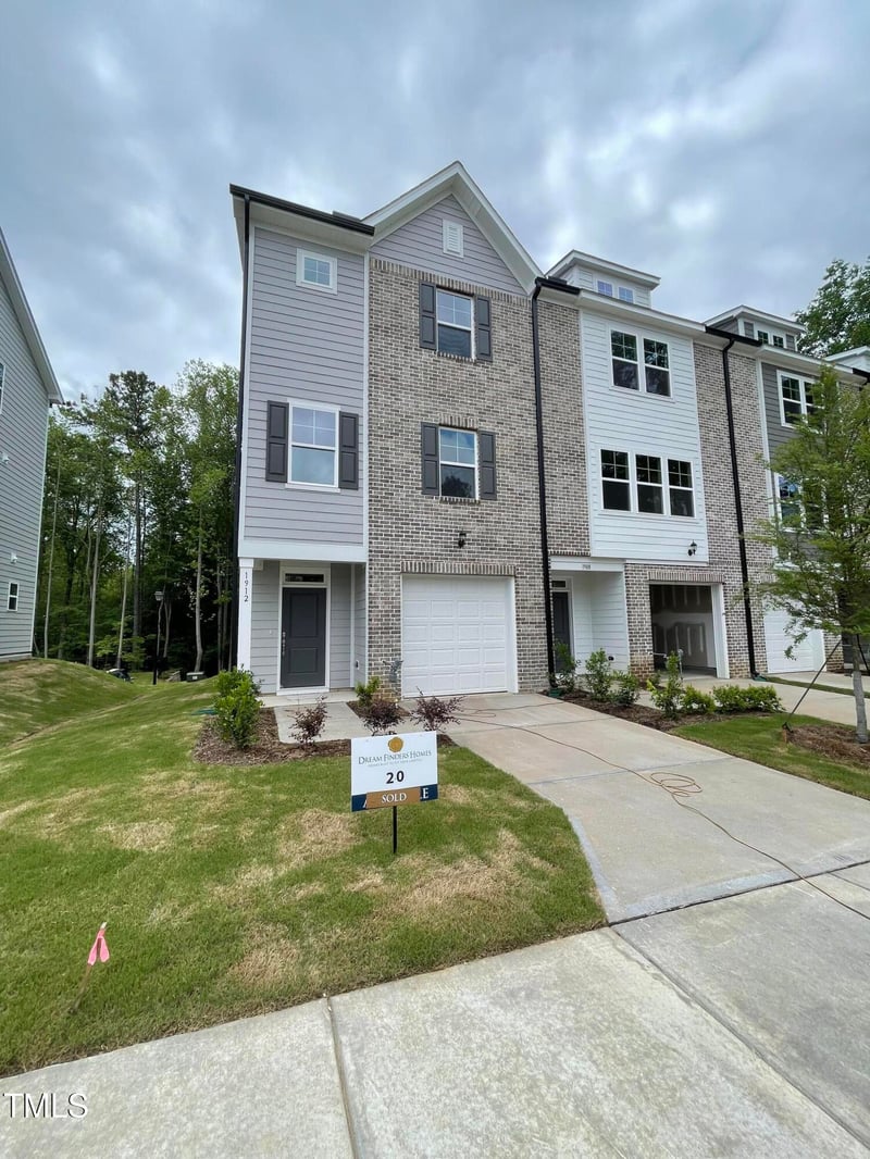 1912 Fishamble St #20, Fuquay Varina, NC 27526