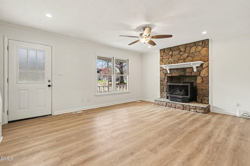 1912 Red Oak Ln, Clayton, NC 27520