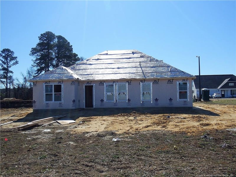 1913 Bulldog Ln, Hope Mills, NC 28348